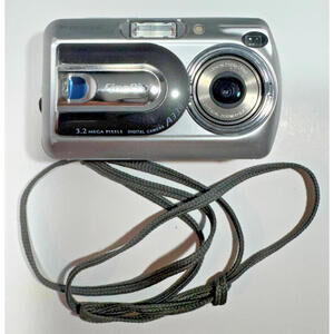 FujiFilm Finepix A330 Compact Digital Camera 3.2 Mega Pixel - Tested Working